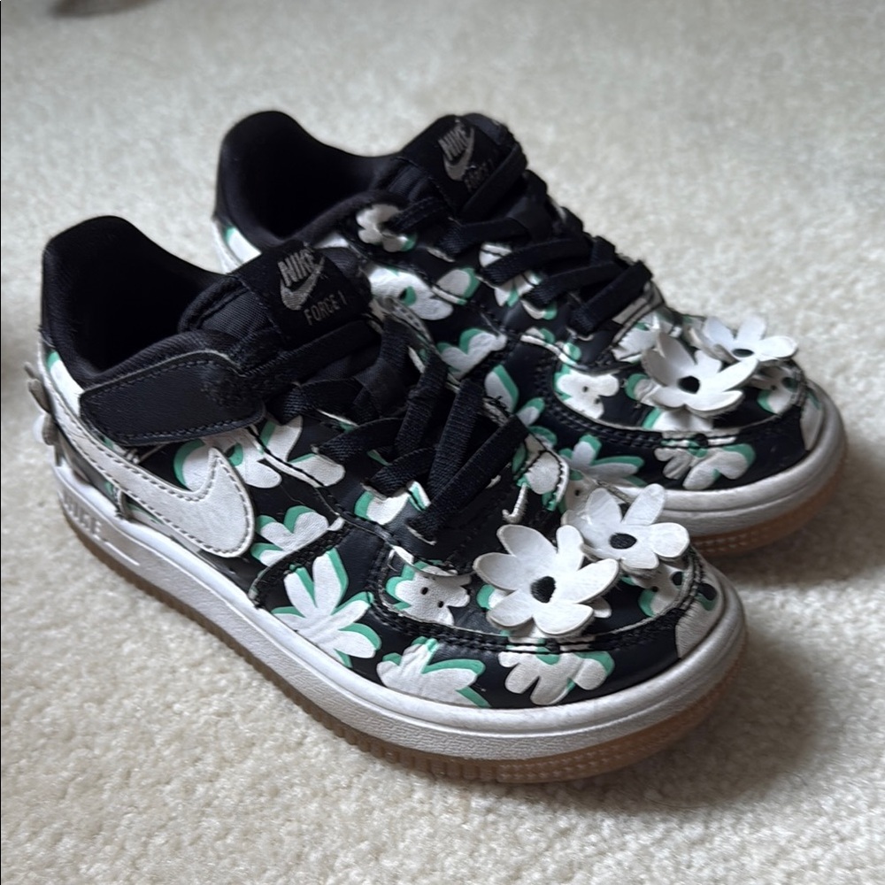 Nike Kids Sneakers Black White Green Floral Design
